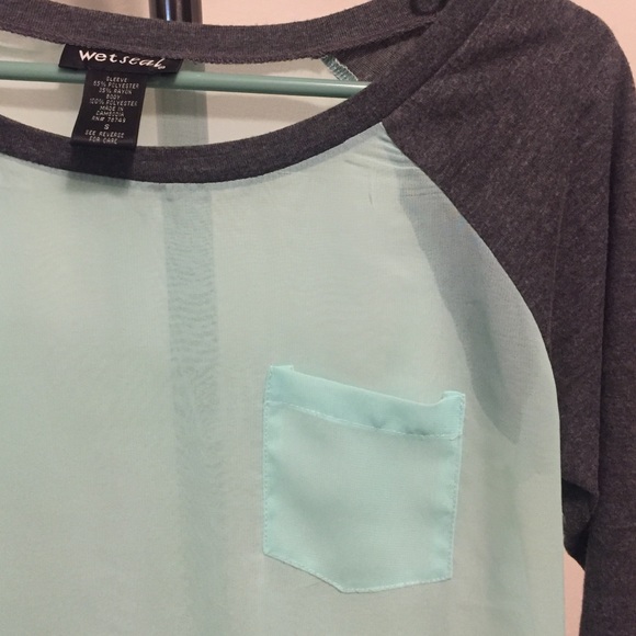 SOLD❗️Wet seal top - Picture 3 of 3