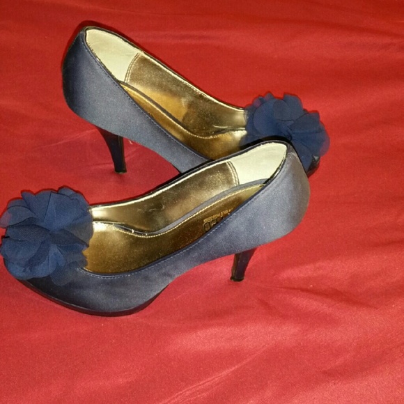 Heels - Picture 3 of 4