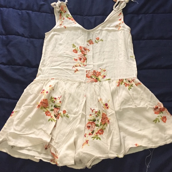 floral romper - Picture 2 of 3