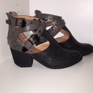 Never Worn Jeffrey Campbell Black and Grey Bootie