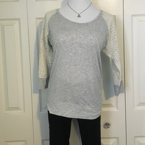 Express lace sleeve top - Picture 2 of 3
