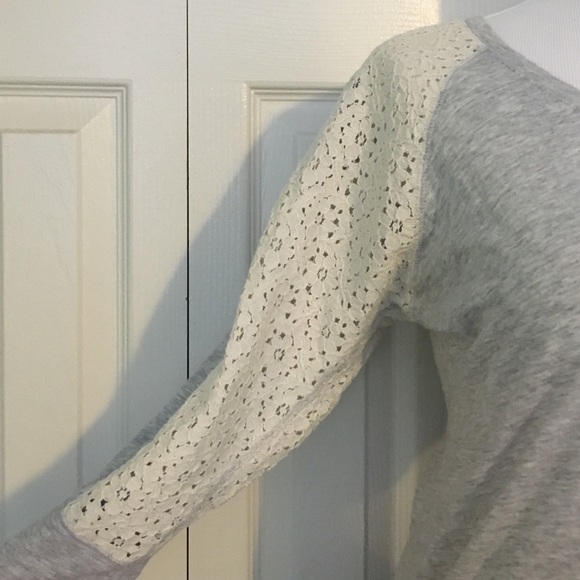 Express lace sleeve top - Picture 3 of 3