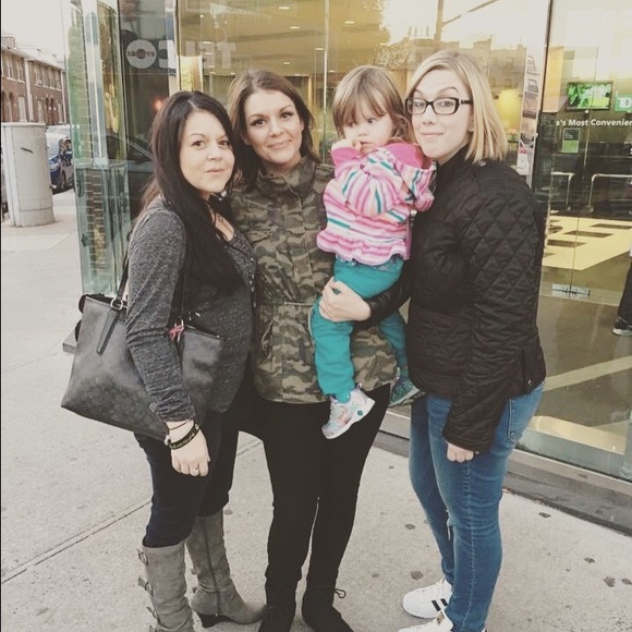 Meet your Posher, Dani - Picture 3 of 5