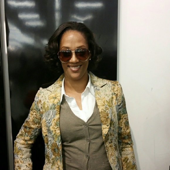 Meet your Posher, Sabrina - Picture 1 of 1