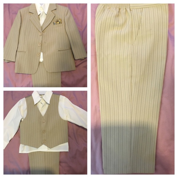 Boys size 3/4T suit.