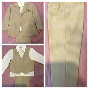 Boys size 3/4T suit.