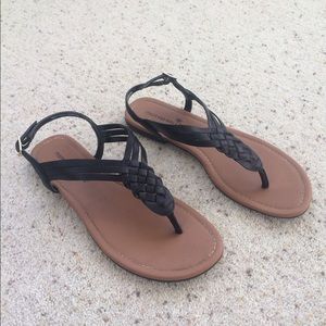 Cute black sandals!