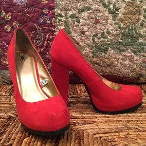 Mossimo size 7.5 suede red platform heels
