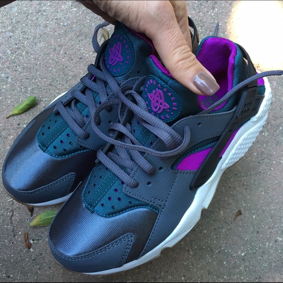 LAST PAIR! NWB 🎁 NIKE HUARACHE WOMENS SIZE 5 - Picture 4 of 4