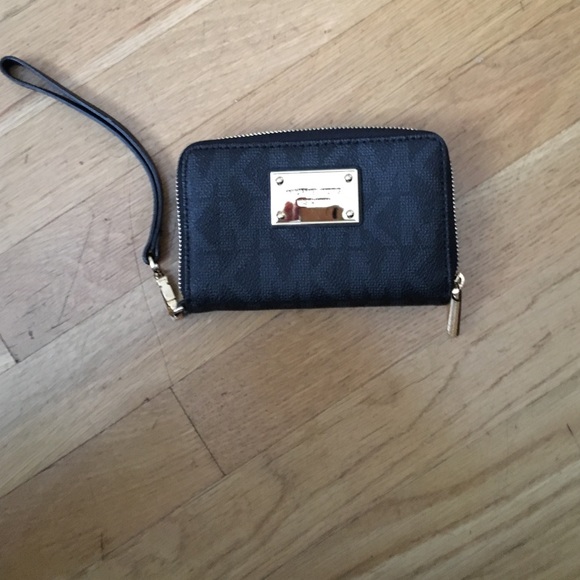 Michael Kors wristlet wallet