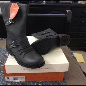 NIB Naturalized Bassoon in graphite, size 8.5