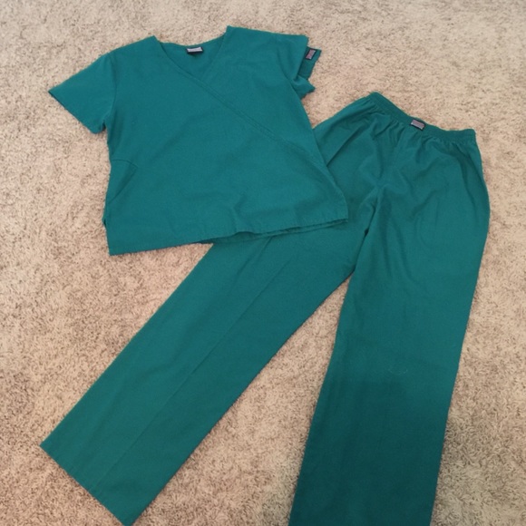 Cherokee emerald green scrub set