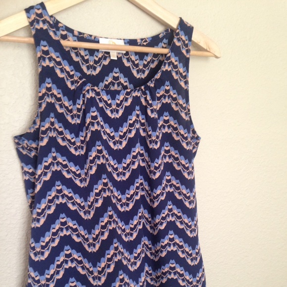 Collective Concepts top. Size S. 100% Polyester. - Picture 1 of 3