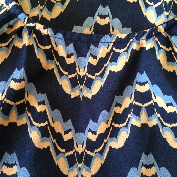 Collective Concepts top. Size S. 100% Polyester. - Picture 3 of 3