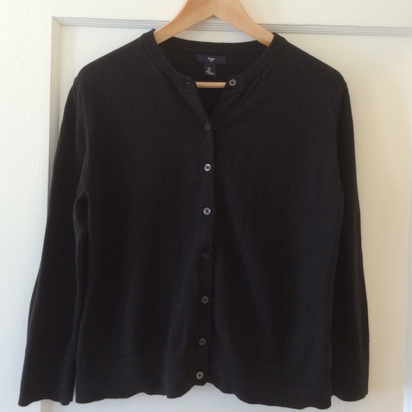 GAP crew neck cardigan in black (L)