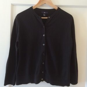 GAP crew neck cardigan in black (L)