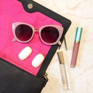 🕶Trendy Light Pink Sunglasses 🕶