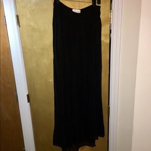 Sabine pleated black maxi skirt size S