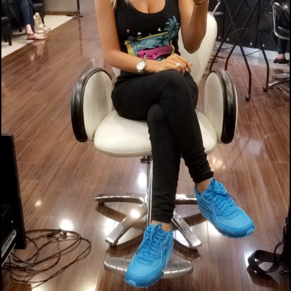 Blue nike air max 90s worn twice comes with box 🤗