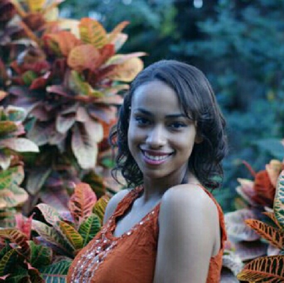 Meet your Posher, Laila - Picture 1 of 1