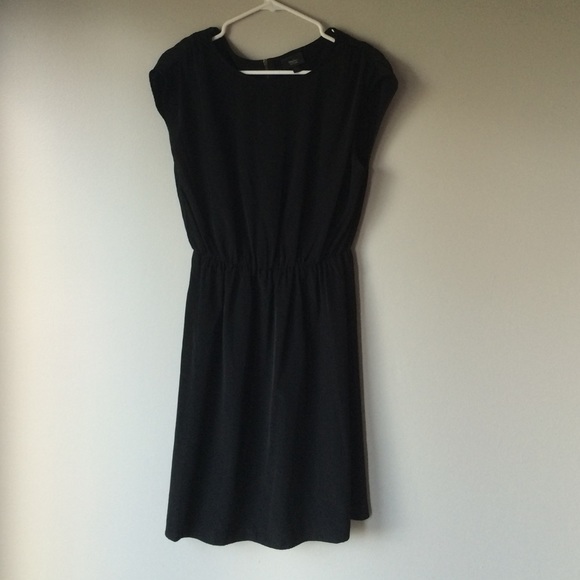 Black cap sleeve dress