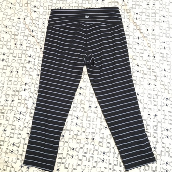 Athleta Chaturanga striped, cropped capri leggings