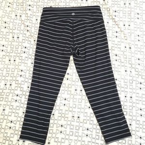 Athleta Chaturanga striped, cropped capri leggings