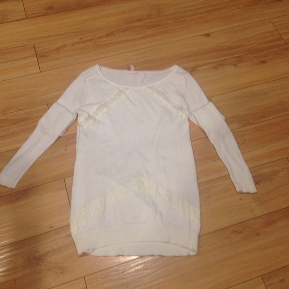 Thin off-white sweater