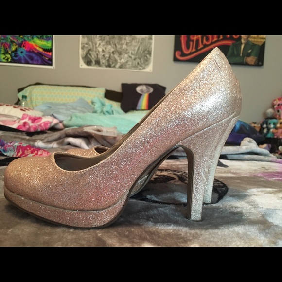 Gold/Nude glitter heels