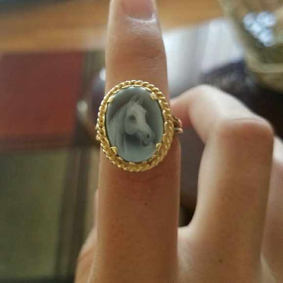 10K Gold cameo horse ring