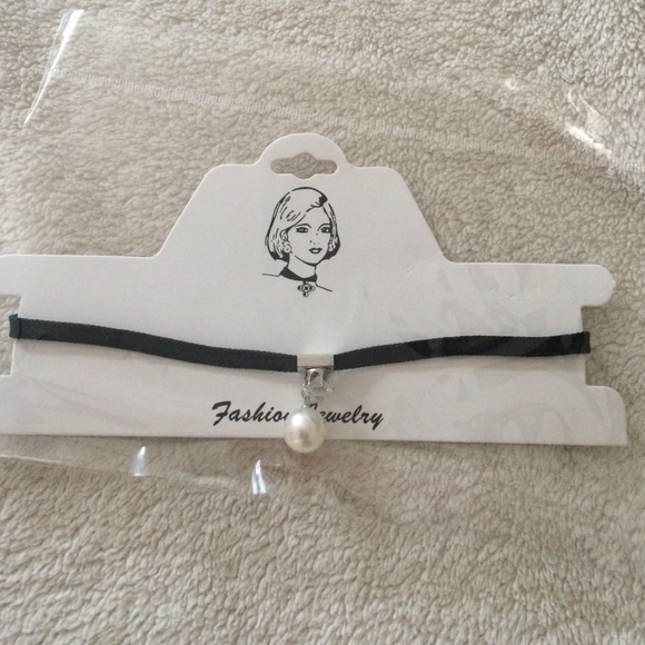 Sold). Silver cristal With perl choker