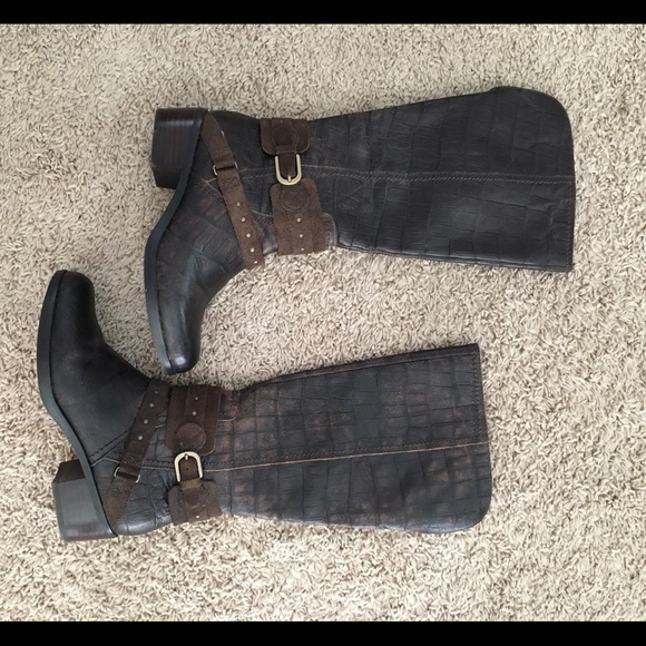 UGG authentic brown leather boots- NWOT