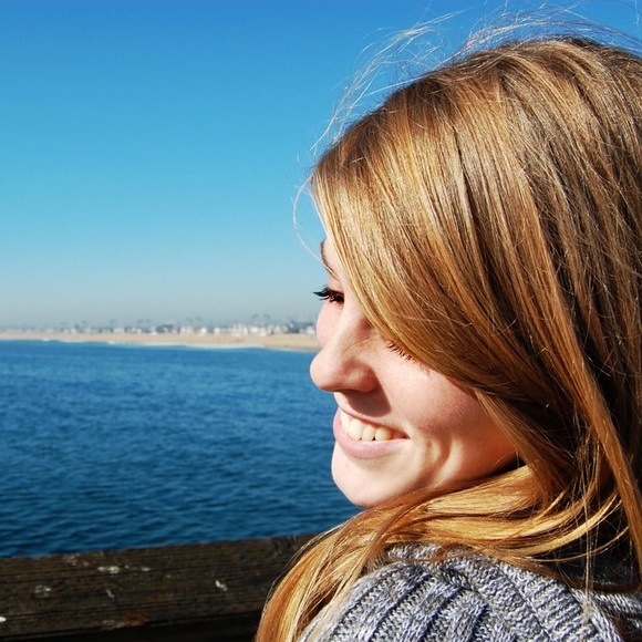 Meet your Posher, Olivia! - Picture 2 of 5