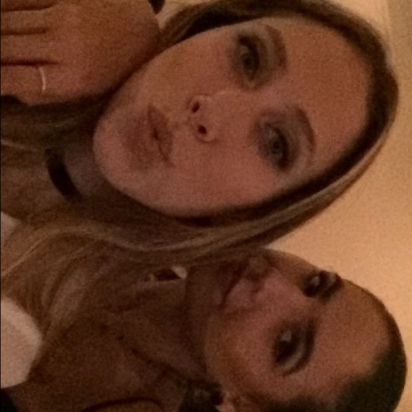 Meet your Posher, Lauren - Picture 2 of 2