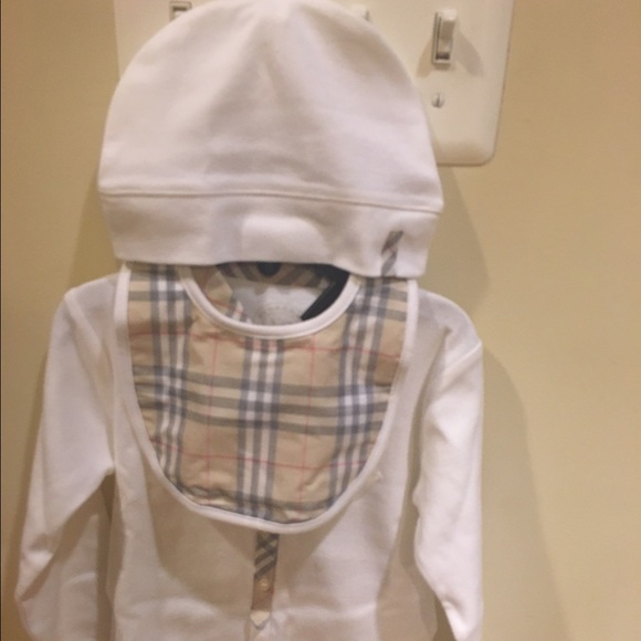 LAST ONE! Burberry Baby 3 Piece Onesie hat and bib - Picture 3 of 4