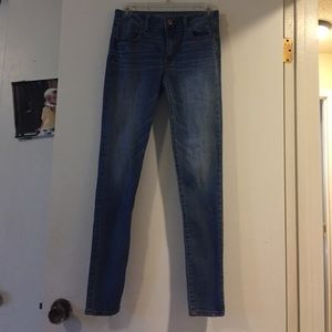 Light wash skinny jeans