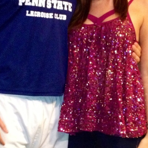 Sequin top with v neck cutout detail - Picture 2 of 4