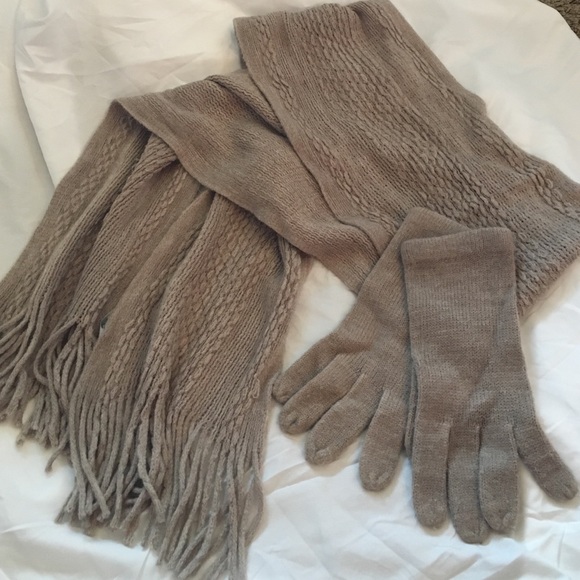 NY&C Gloves and Scarf set