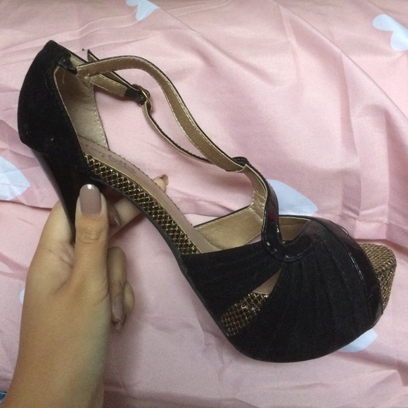 Charlotte Russe heel in Black/mesh/gold.