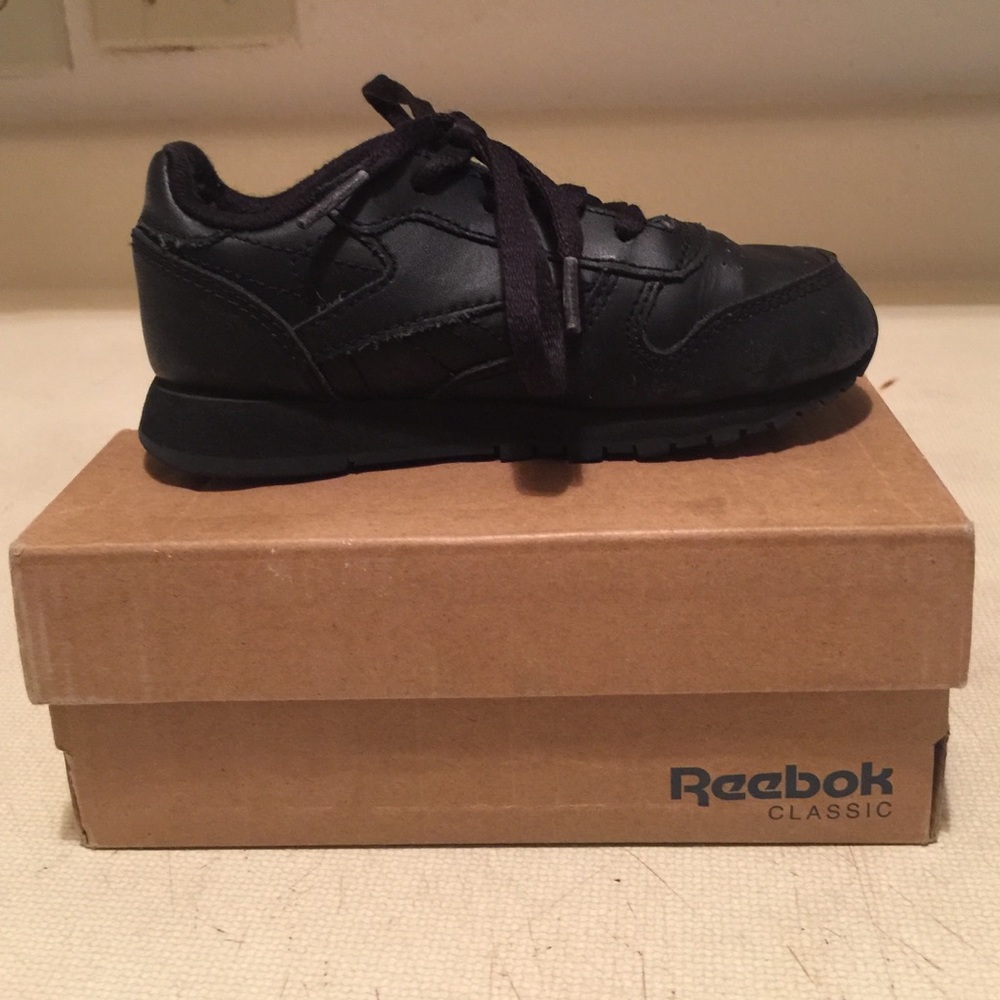 Black Reebok Classic - Picture 3 of 3