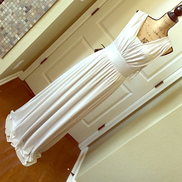 FINAL PRICE White HouseBlack Market NWTGeniusDress