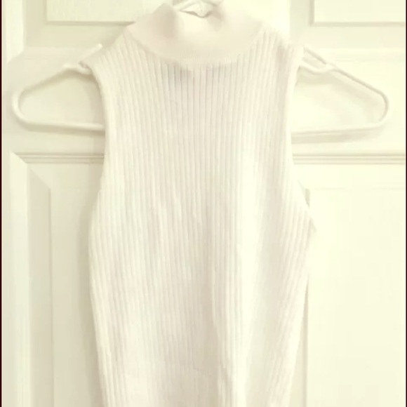 Small Francesca's white crop top! NWT