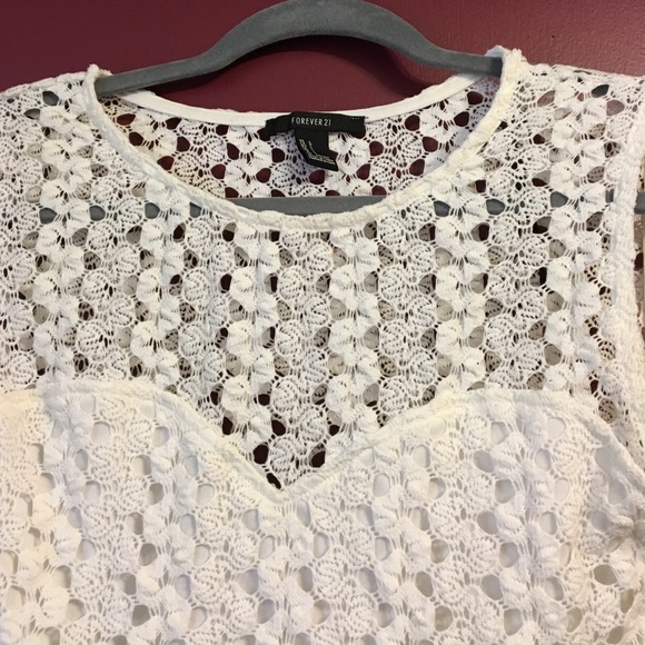 Lacy white crop top - Picture 2 of 3