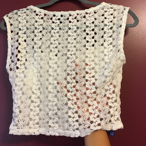 Lacy white crop top - Picture 3 of 3