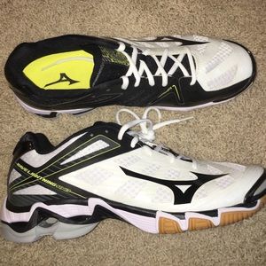 Mizuno volleyball shoes