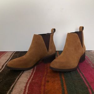 *NEW* Sole Society Brown Bootie sz 5