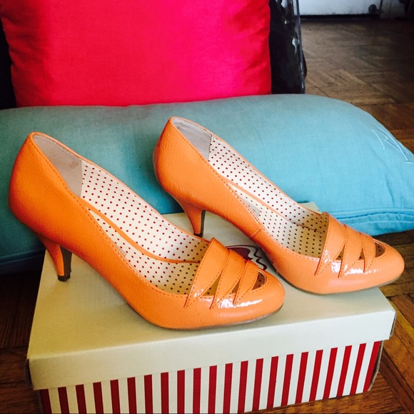 B.A.I.T. --- Hunter Patent Leather Mid Heel Pumps