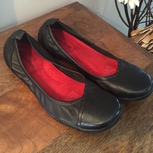 Naturalizer flat comfortable shoes