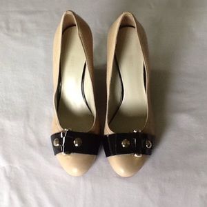 Nine West nude and black patent heels