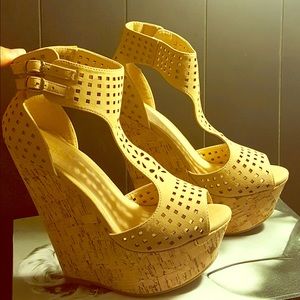 Brand NEW! Charlotte Russe Heels sz 10